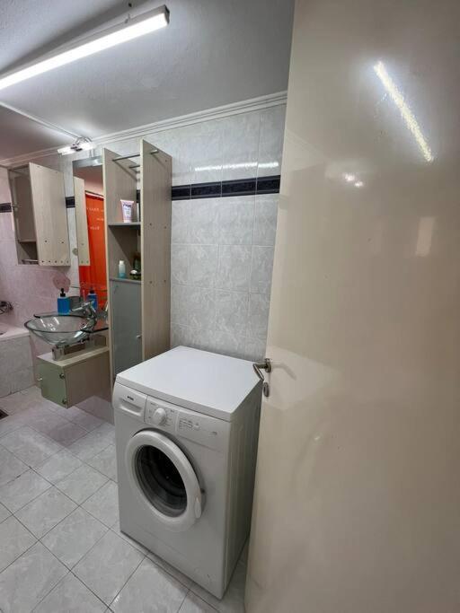 Local Apt Near City Lights 2 Ираклион Экстерьер фото