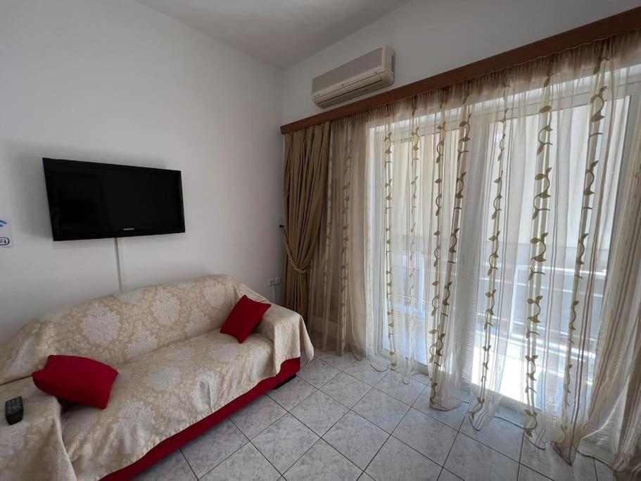 Local Apt Near City Lights 2 Ираклион Экстерьер фото