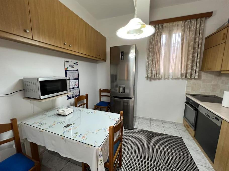 Local Apt Near City Lights 2 Ираклион Экстерьер фото