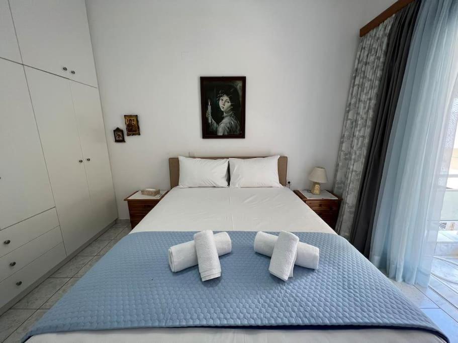 Local Apt Near City Lights 2 Ираклион Экстерьер фото